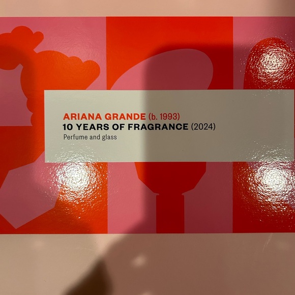 Ariana Grande New❤️🩷 - Picture 5 of 8